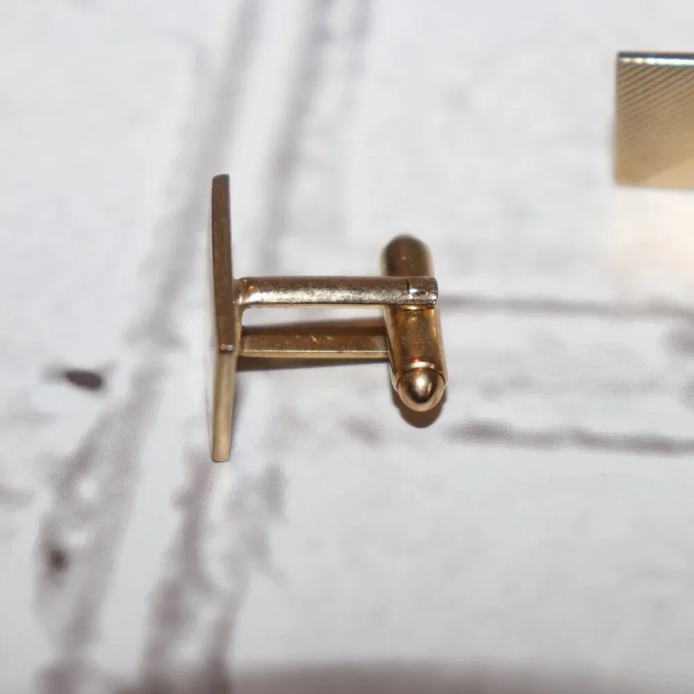 Vintage gold men's cuff links .75